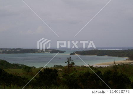 古宇利島から見た古宇利大橋 114028772