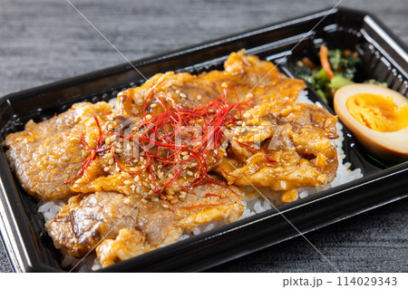 おいしい牛カルビの焼肉弁当 114029343