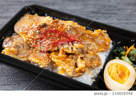 おいしい牛カルビの焼肉弁当 114029348