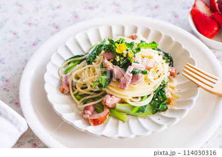 菜の花とベーコンのパスタ 菜の花とベーコンのパスタ 114030316