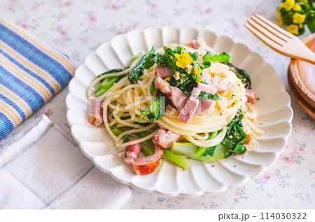 菜の花とベーコンのパスタ 114030322