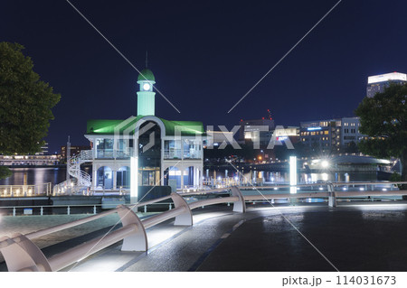 横浜 横浜港の海岸の夜景 (ぷかりさん橋) 横浜 横浜港の海岸の夜景 (ぷかりさん橋) 114031673
