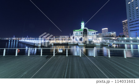 横浜 横浜港の海岸の夜景 (ぷかりさん橋) 横浜 横浜港の海岸の夜景 (ぷかりさん橋) 114031681