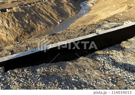 processing of concrete with black mortar to protect against destruction 114034013