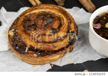 sweet delicious puff pastry with chocolate pieces in caramel 114034243