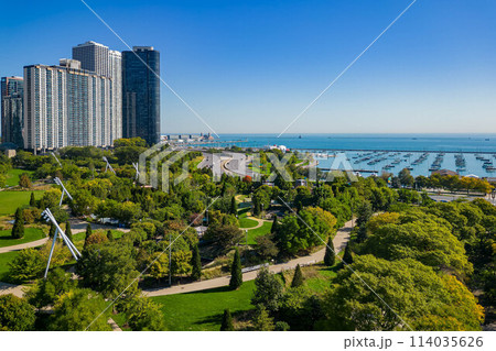 Sunny aerial view of the downtown cityscape 114035626