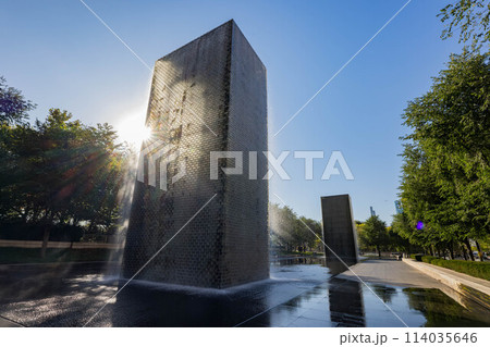 Sunny view of the Crown Fountain 114035646