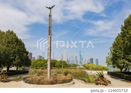 Sunny view of the downtown cityscape 114035710