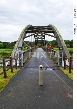 北海道/ 希少？珍橋？アフリカ木材ボンゴシを使用した木橋「なんだろう橋」（何だろう橋） 114039359