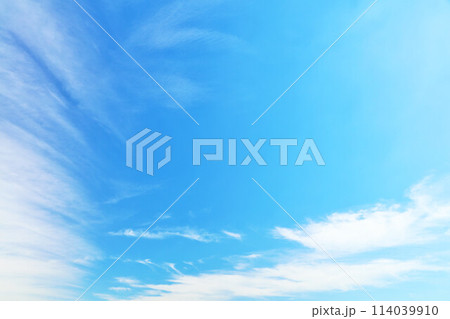秋の青空と雲 秋の青空と雲 114039910