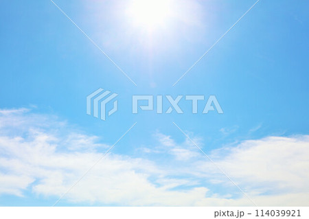 秋の青空と雲　そして太陽 114039921