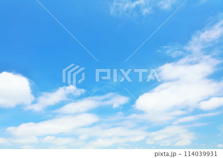 秋の青空と雲 秋の青空と雲 114039931