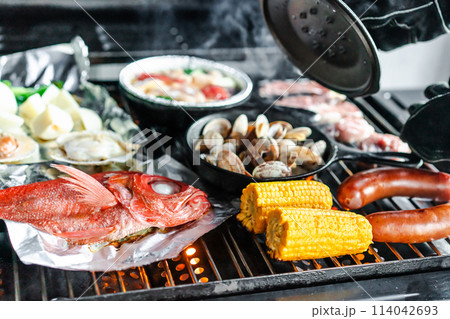 バーベキュー　BBQ　アウトドア 114042693
