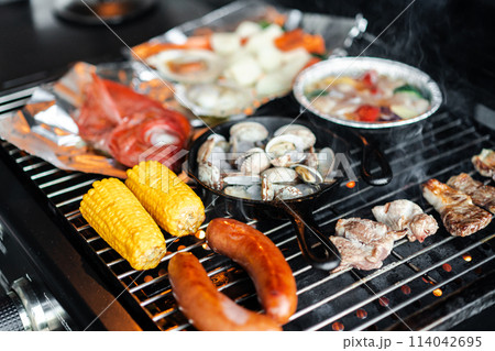 バーベキュー　BBQ　アウトドア 114042695