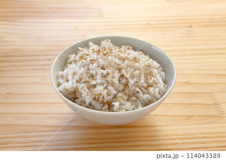 白ごまご飯 114043389