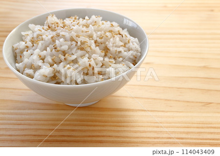 白ごまご飯 114043409