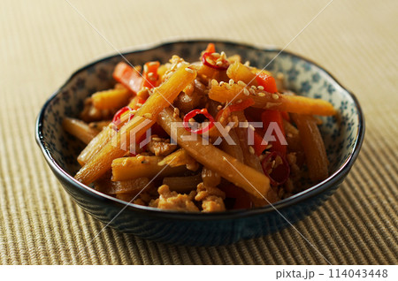 鶏の挽き肉入きんぴら牛蒡 鶏の挽き肉入きんぴら牛蒡 114043448