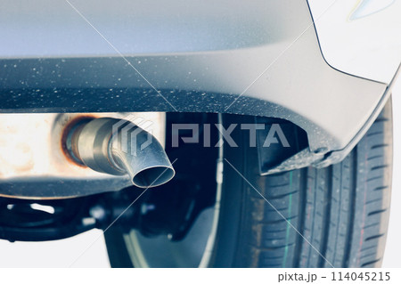 自動車の排気管 114045215