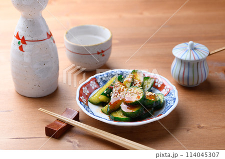 新鮮なきゅうりを使ったキムチ 新鮮なきゅうりを使ったキムチ 114045307