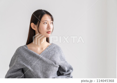 笑顔の女性 笑顔の女性 114045368