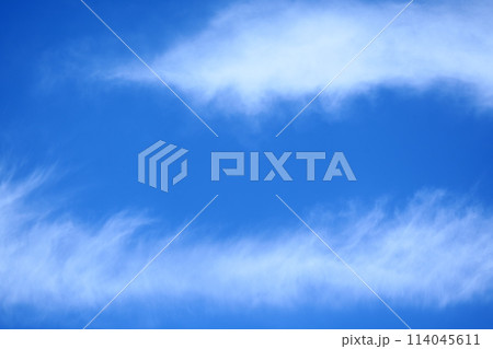 青空に浮かぶ雲 114045611