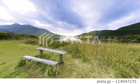 箱根・湖尻から望む芦ノ湖と箱根山 (神山)  / Lake Ashi, Hakone, Japan 114047235