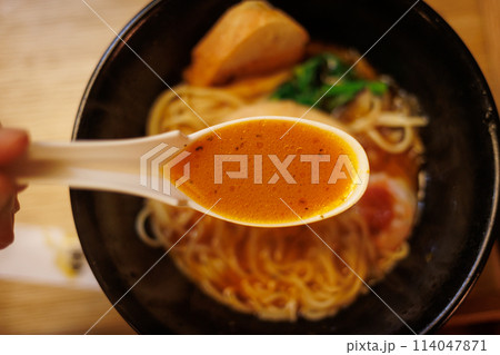 トマトベースのラーメン トマトベースのラーメン 114047871