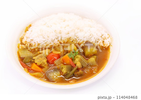 夏野菜カレー　スープカレー　明るい背景 114048468