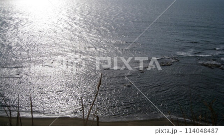 岬から見える春の穏やかな日本海 114048487