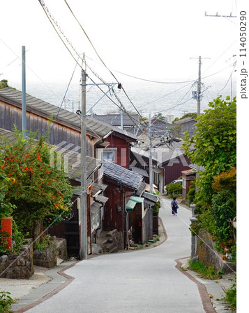新潟県佐渡市 相川の街並み 114050290