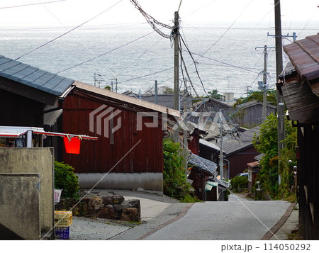 新潟県佐渡市 相川の街並み 114050292