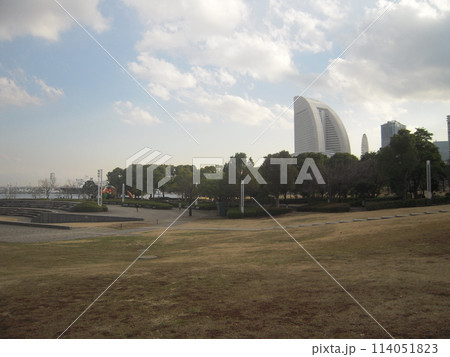 風景写真　臨港パーク　都会の憩いの場 114051823