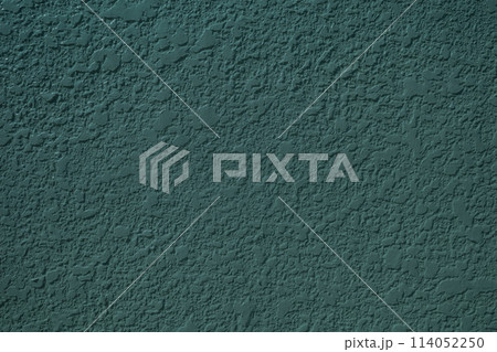 凹凸のある壁の背景素材　暗め 緑系 114052250