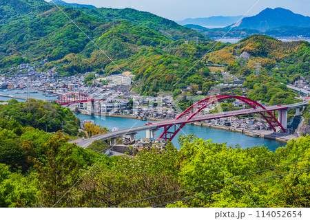 山の上から見た、音戸の瀬戸と音戸大橋 114052654