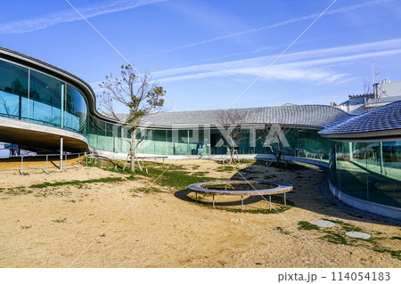 曲線・ガラス・起伏が美しい屋島山上交流拠点施設やしまーる（香川県高松市） 114054183