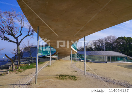 曲線・ガラス・起伏が美しい屋島山上交流拠点施設やしまーる(香川県高松市) 曲線・ガラス・起伏が美しい屋島山上交流拠点施設やしまーる(香川県高松市) 114054187