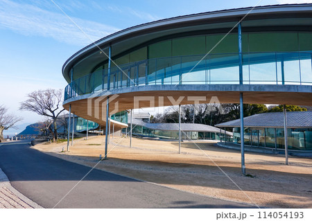 曲線・ガラス・起伏が美しい屋島山上交流拠点施設やしまーる(香川県高松市) 曲線・ガラス・起伏が美しい屋島山上交流拠点施設やしまーる(香川県高松市) 114054193