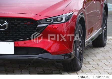 自動車イメージ　マツダCX-5のフロントマスク 114056670