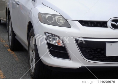 マツダの絶版車　マツダCX-7のフロントマスク 114056676
