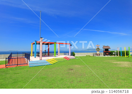 【香川県】快晴の道の駅とよはま(黄金持ちの聖地 展望広場) 【香川県】快晴の道の駅とよはま(黄金持ちの聖地 展望広場) 114056718