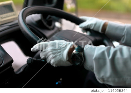 マイクロバスの運転 マイクロバスの運転 114056844