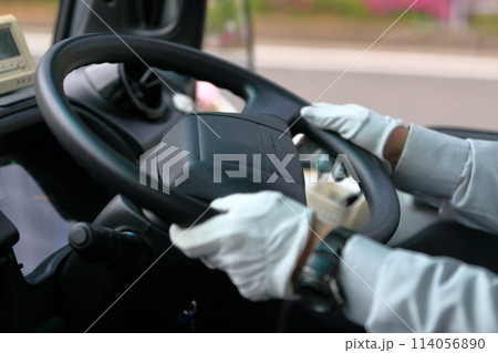 マイクロバスの運転 マイクロバスの運転 114056890