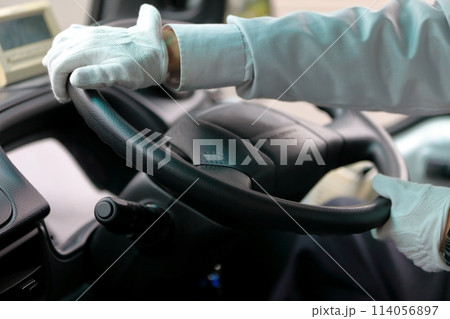 マイクロバスの運転 114056897