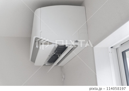 壁掛けエアコン 天井 　 114058197