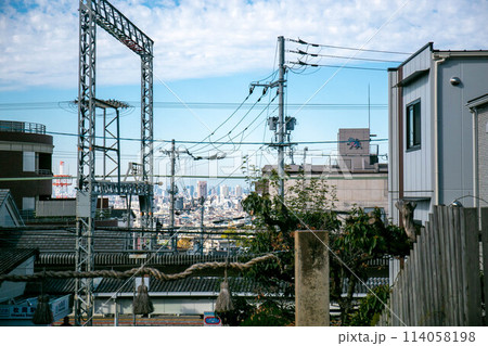 平岡駅から望む大阪平野 114058198