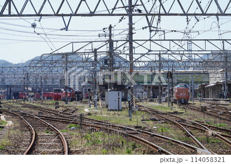 米子駅構内遠景 114058321