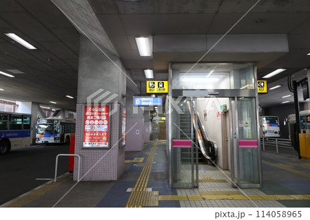 【横浜】相鉄線 二俣川駅 北口バスターミナル 114058965