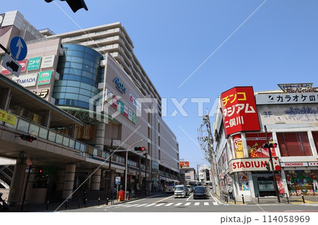 【横浜】相鉄線 二俣川駅 北口の試験場通り 114058969