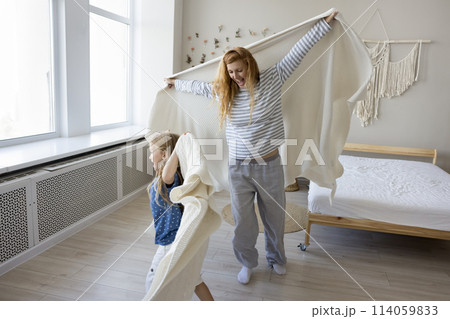 Little daughter play with mother in modern bedroom Little daughter play with mother in modern bedroom 114059833