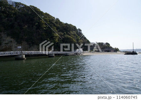 横須賀の猿島の桟橋 横須賀の猿島の桟橋 114060745